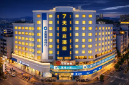 7 Days Inn (Luoding City Center - Kedu Hui) Hotels near Luoding Gymnasium
