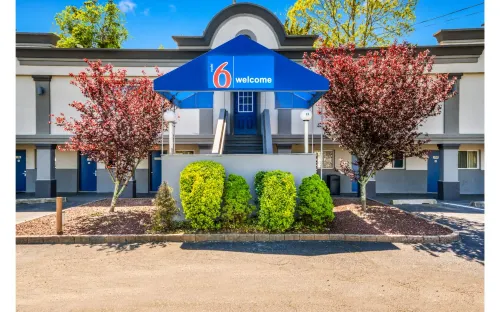 Motel 6 San Francisco, CA – Lombard Street - Beach