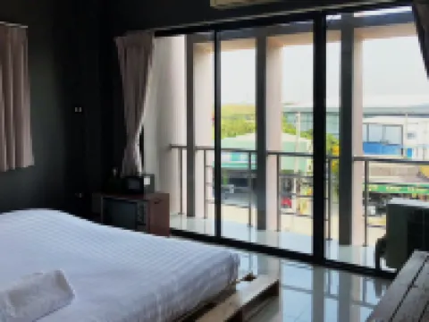 Yimwhan Hostel and Cafe Ayutthaya Hotels near Wat Phanan Choeng Worawihan