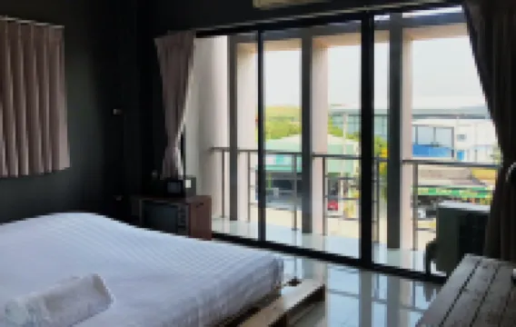 Yimwhan Hostel and Cafe Ayutthaya