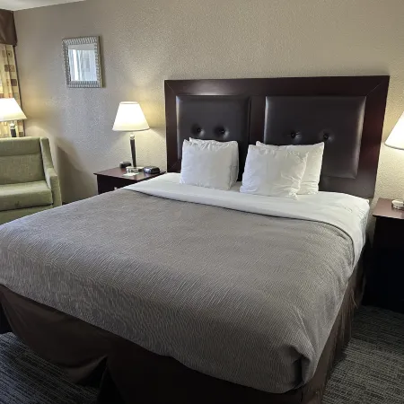 Quality Inn & Suites Everett Отели в г. Эверетт