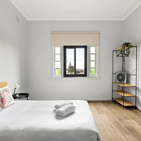 Convenient Transport-Linked Stay in Belmore
