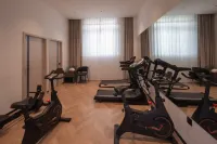 Tengchong Manfei Hotel(Tengchong Yongxing Wealth Center） - parking