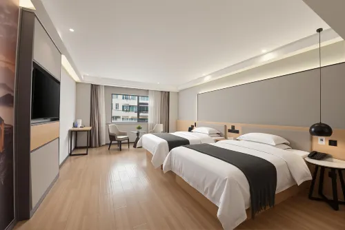 Tupai Hotel Chain (Huarong People's Square Branch)