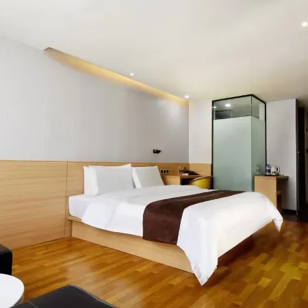 Home Inn UP Huayi Collection Hotel (Dandong Fengcheng)