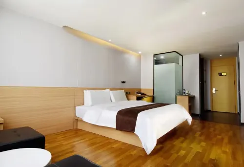 Home Inn UP Huayi Collection Hotel (Dandong Fengcheng)