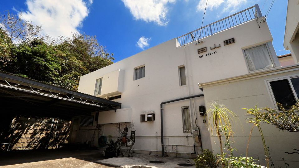 Tayamakyo | Modern Minimalist Villa: Live like a Local in Okinawa (Fits 8)