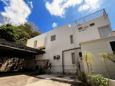 Tayamakyo | Modern Minimalist Villa: Live like a Local in Okinawa (Fits 8)
