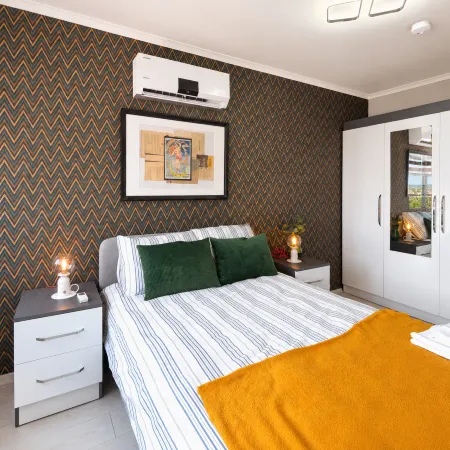 Maxi Homes Hadrian Olive Apartment with View of Hadrian’s Gate