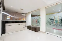RedDoorz Plus Near Galaxy Bekasi - Guest houses