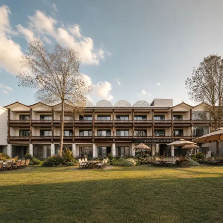 Lugu Lake Qingchen International Lake View Resort Manor (Daluoshui Pier Branch)