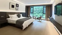 Wolong Valley Xiangjian Homestay - parking