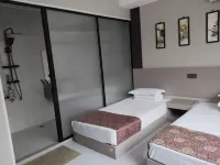 Zhangwu Sunshine Hotel - parking