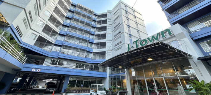 J Town Serviced Apartments&Hotel Hotele w: Si Racha