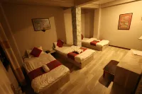 Bed and pillow hostel - Hostels
