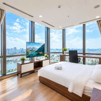 Golden Grand Landmark Hotels near لاندمارك 81