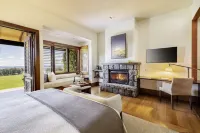 Spicers Peak Lodge - balcony