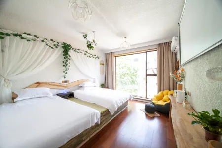 Xiongxiong Tribe Homestay Отели рядом с достопримечательностью «Геологический парк Эль-Нос»