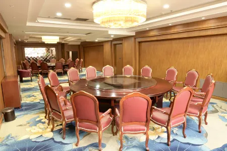 Qianjia Business Hotel Отели в г. Дехуэй
