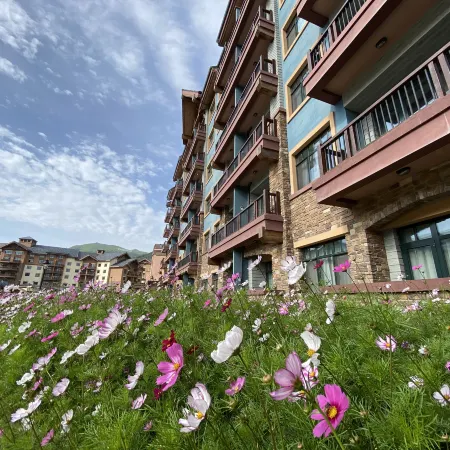 Ski and Suites at Thaiwoo Resort
