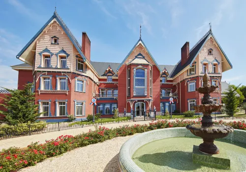 PortAventura Lucy's Mansion - Includes unlimited access & Express to PortAventura & Ferrari Land Hotels in Tarragonès