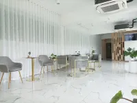 Golden Nest Hotel Suvarnabhumi 왓 쁘룩사타 주변 호텔
