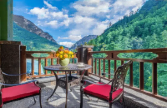 Shangri-La Snow Mountain Hotel On the iceberg