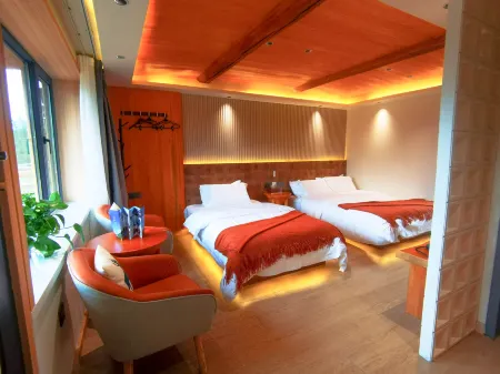 Kanas JunYue Courtyard Homestay Отели рядом с достопримечательностью «Genghis Khan Point Sets»