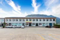 Yueting Homestay (Baoquan Scenic Area)