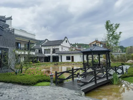 Yunli Luming Отели рядом с достопримечательностью «Lingying Temple»