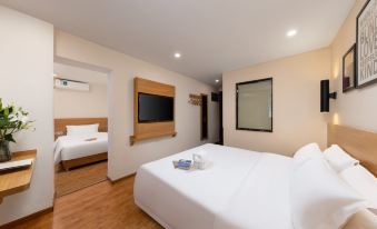 The main room of the hotel features a double bed and a large flat-screen TV at Maker Hotel