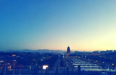 Qianxun Garden View Hotel (Xi'an Big Wild Goose Pagoda and Tang Dynasty Sleepless City) Отели рядом с достопримечательностью «Chang'an Square»