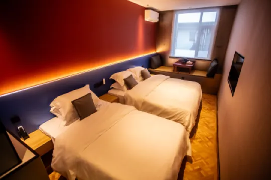 Bu'er Folk Youth Hostel (Yanji Yanbian University West Market Store)