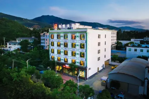 Heyue Hotel (Linyi Yunxian High speed Railway Station Store) Các khách sạn ở Huyện Vân