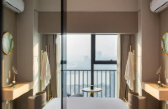 Wenjing Skyview Riverside Hotel (Wuyi Square Peiyuan Bridge Metro Station Branch)