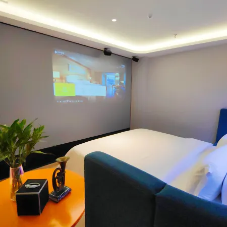 MoYu Movie Hotel (Shanghai People's Square Nanjing West Road subway station)