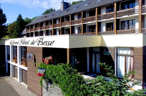 Le Grand Hôtel de Besse Hotels in La Godivelle