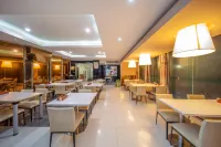 Tongling Yiyang Yinhu Hotel (Patio Lake Park)