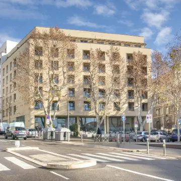 レジドホーム マルセイユ セント チャールズ ロンシャン宮殿周辺のホテル