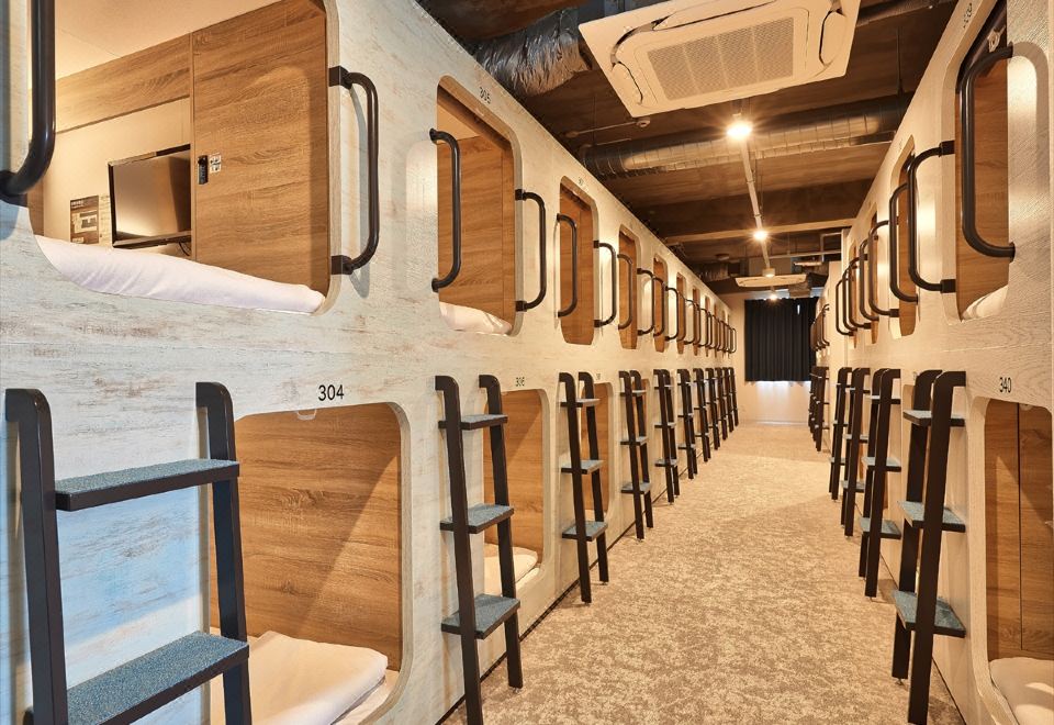 沖繩膠囊旅館, 雷蒂梅膠囊旅館酒店