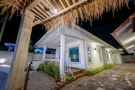 รูปภาพของฮาโล่ ซี เกาะล้าน