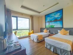 Holiday Pier Hotel