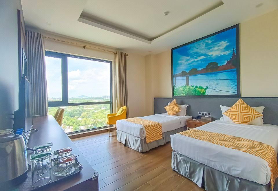 Holiday Pier Hotel