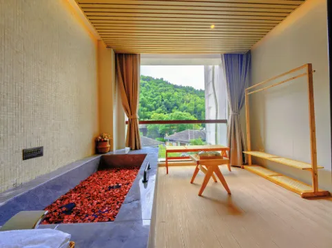 Shanye Hot Spring Hotel (Yichun Warm Soup Tianmu Hot Spring Valley Branch)