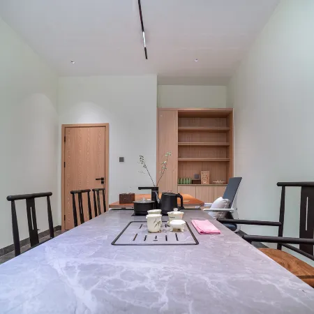 Swallow Return Hotel (Hengji Plaza Food City, Baise Youjiang District)