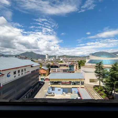 Ruyi Meiju Hotel (The Old Town of Lijiang Dashuiche Store)