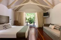 Palm Bungalows Hotels in Hamilton Island