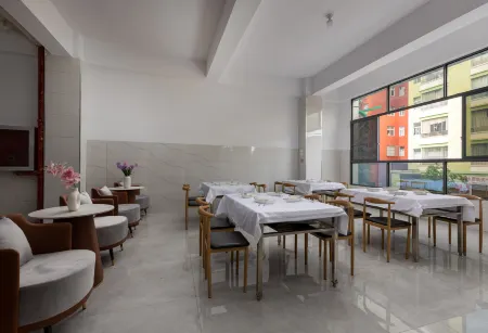 Hezhang Jiuyuan Grand Hotel Отели рядом с достопримечательностью «Ahsilisi Jiucaiping»