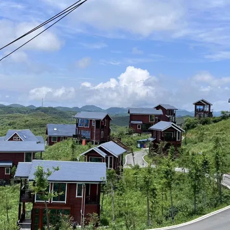 “Bamian Mountain Cloud Top Cottage”