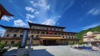 Linjiang Baiwang Longyue Hotel - parking